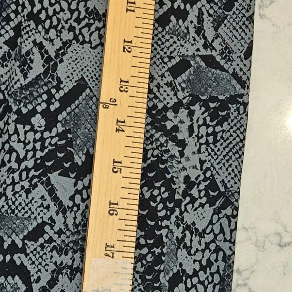 Nike Printed Cropped Leggings Size Medium